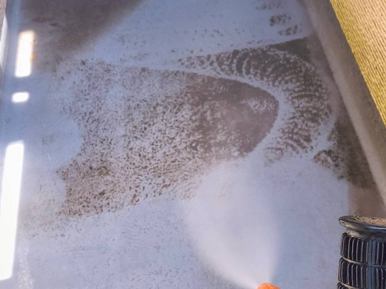 バルコニーの汚れを高圧洗浄でスッキリ洗浄